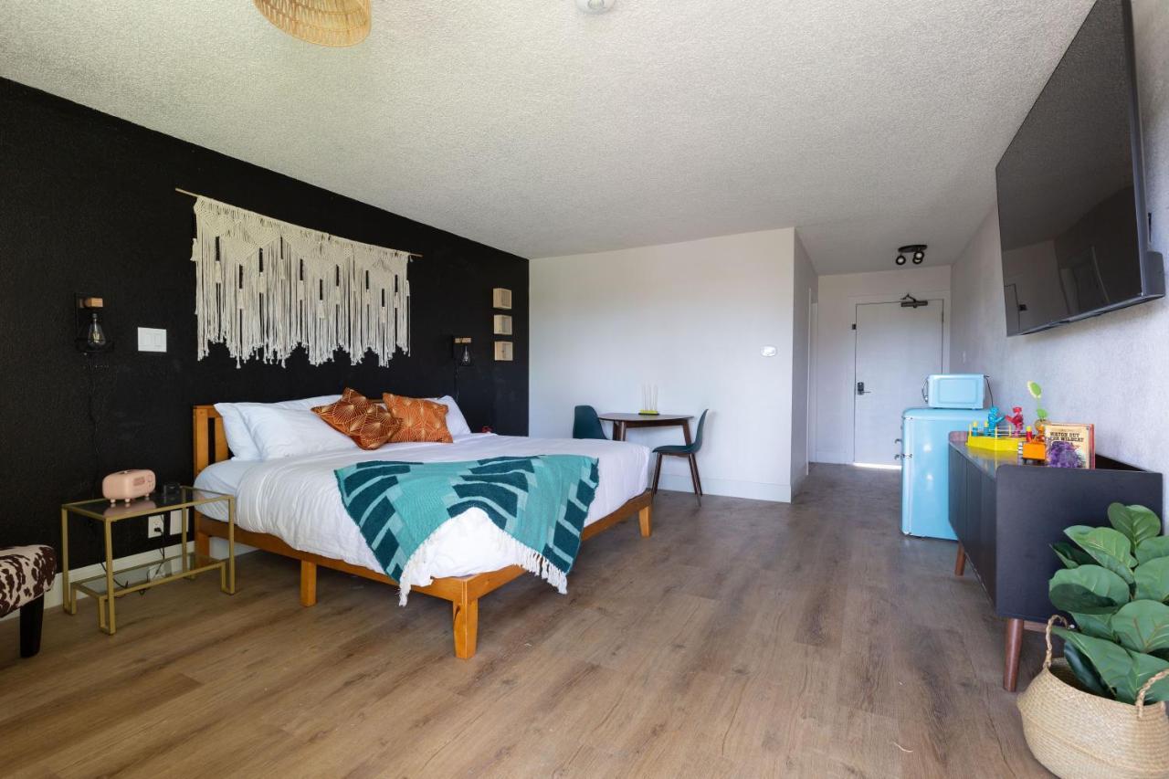 Hotel Mccoy - Art, Libations, Pool Society College Station Esterno foto