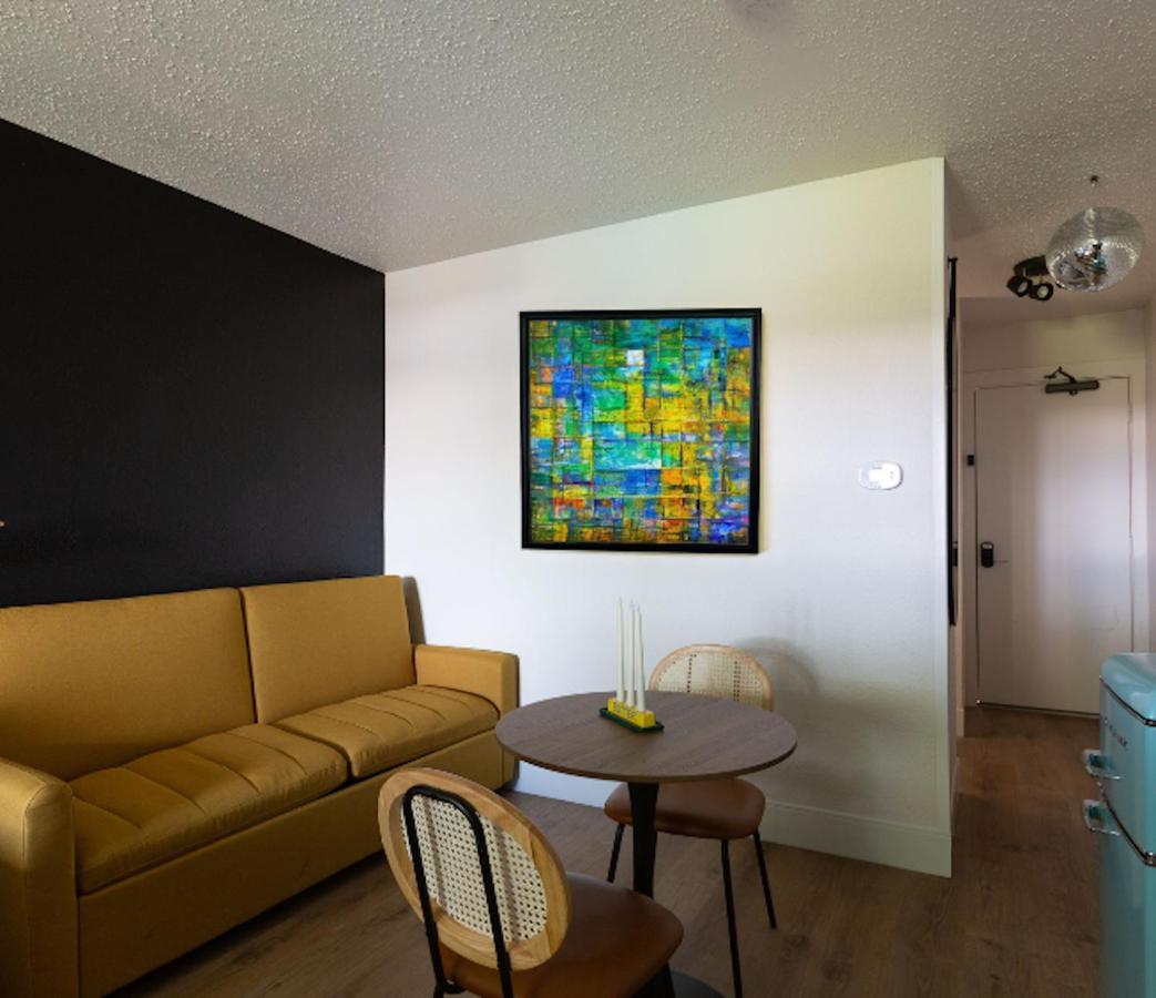 Hotel Mccoy - Art, Libations, Pool Society College Station Esterno foto