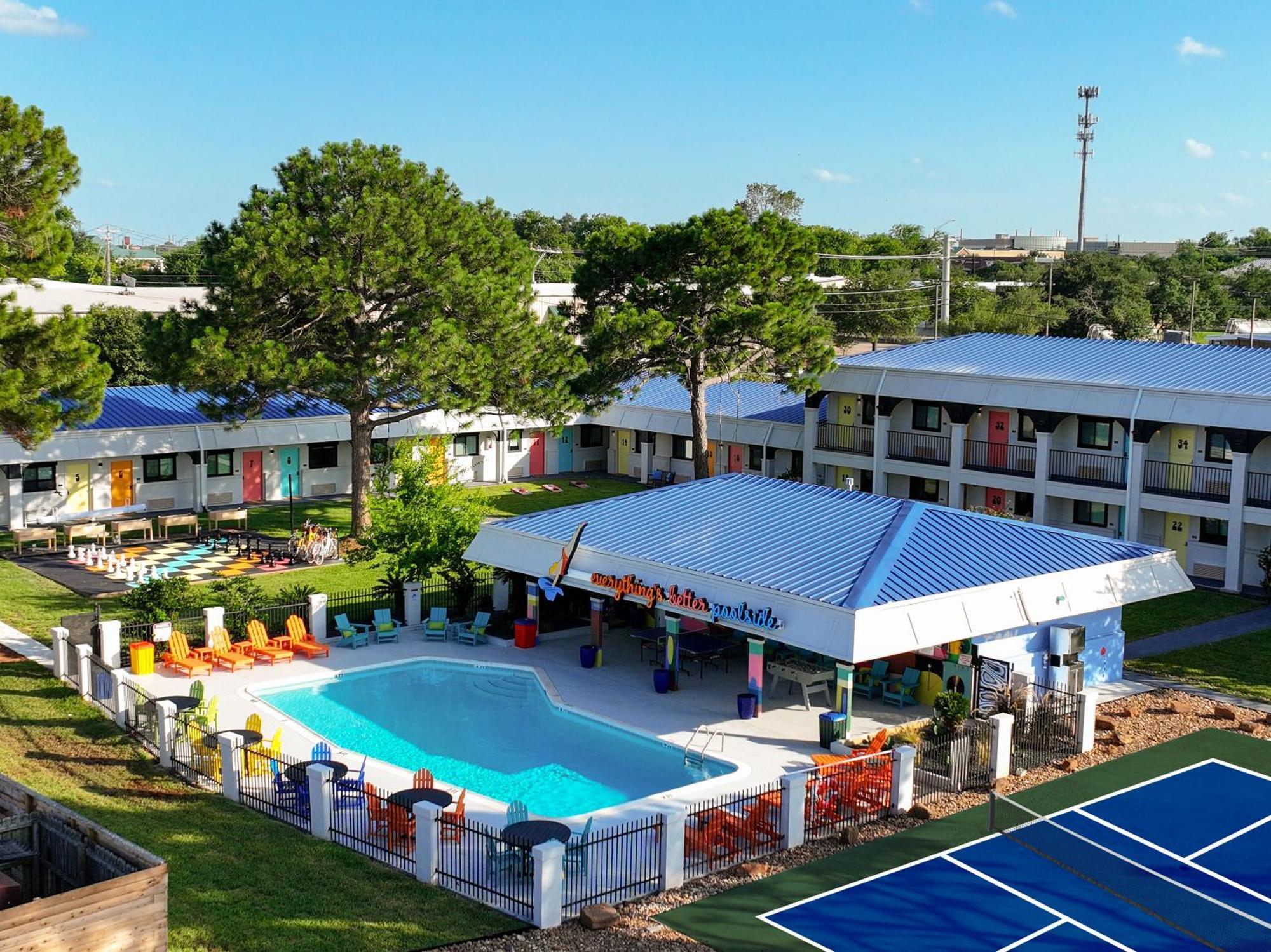 Hotel Mccoy - Art, Libations, Pool Society College Station Esterno foto